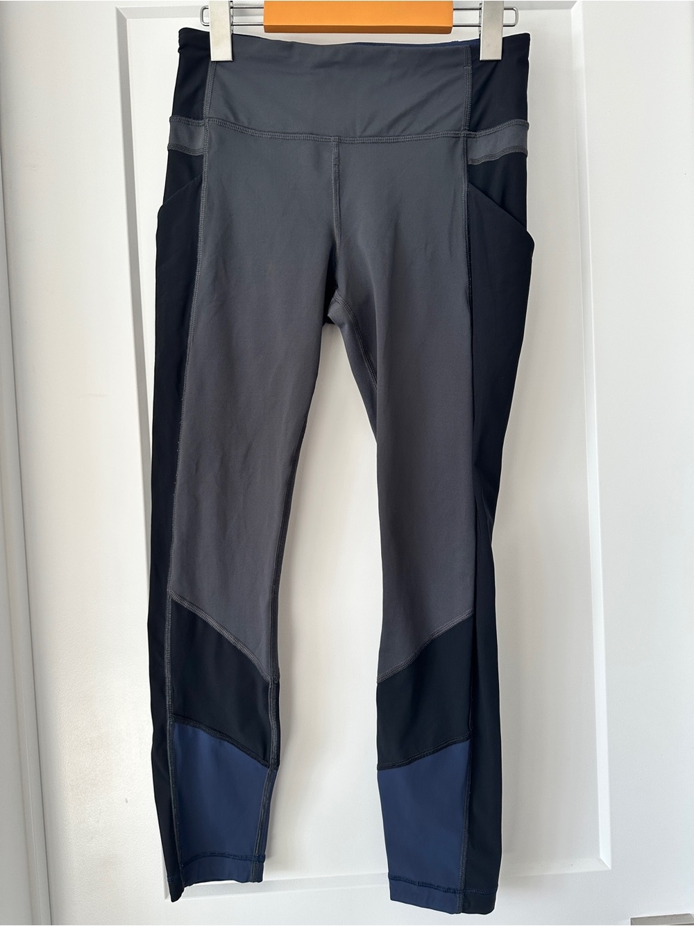 Lululemon Trail Bound 7/8 Tight in Gray/ Black/ Blue Size 6 Women’s